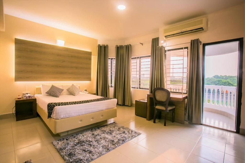 ทรอปิคัล เดซีย์ Hotel ธากา ภายนอก รูปภาพ