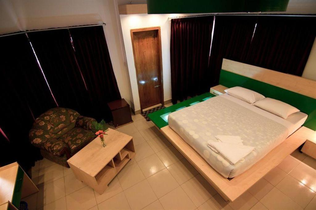 ทรอปิคัล เดซีย์ Hotel ธากา ภายนอก รูปภาพ
