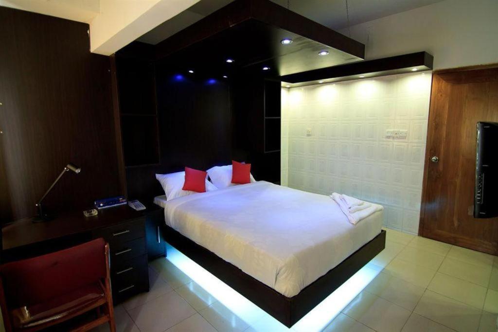 ทรอปิคัล เดซีย์ Hotel ธากา ภายนอก รูปภาพ