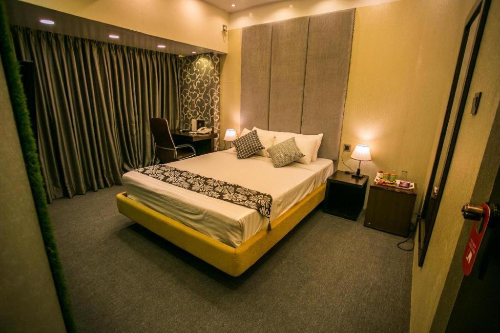 ทรอปิคัล เดซีย์ Hotel ธากา ภายนอก รูปภาพ