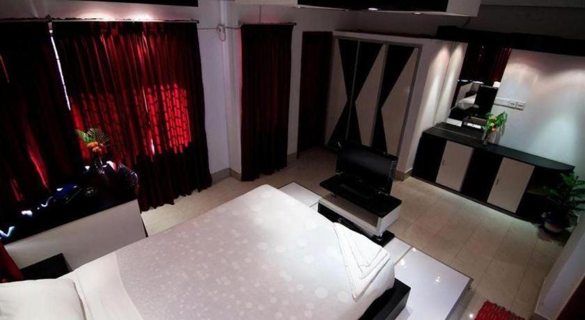 ทรอปิคัล เดซีย์ Hotel ธากา ภายนอก รูปภาพ