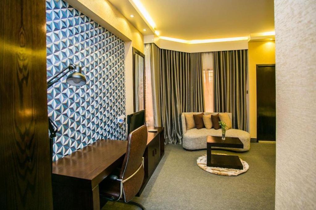 ทรอปิคัล เดซีย์ Hotel ธากา ภายนอก รูปภาพ