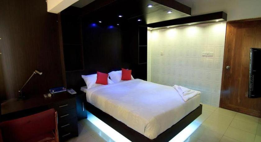 ทรอปิคัล เดซีย์ Hotel ธากา ภายนอก รูปภาพ
